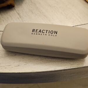 Kenneth Cole Reaction Light Gray Eyeglass Case